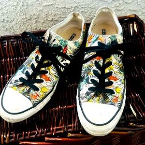 Chuck Taylor All Star Ox Daisy Print 🌼